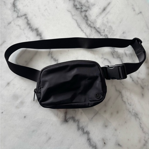 lululemon athletica Handbags - Lululemon Everywhere Belt Bag